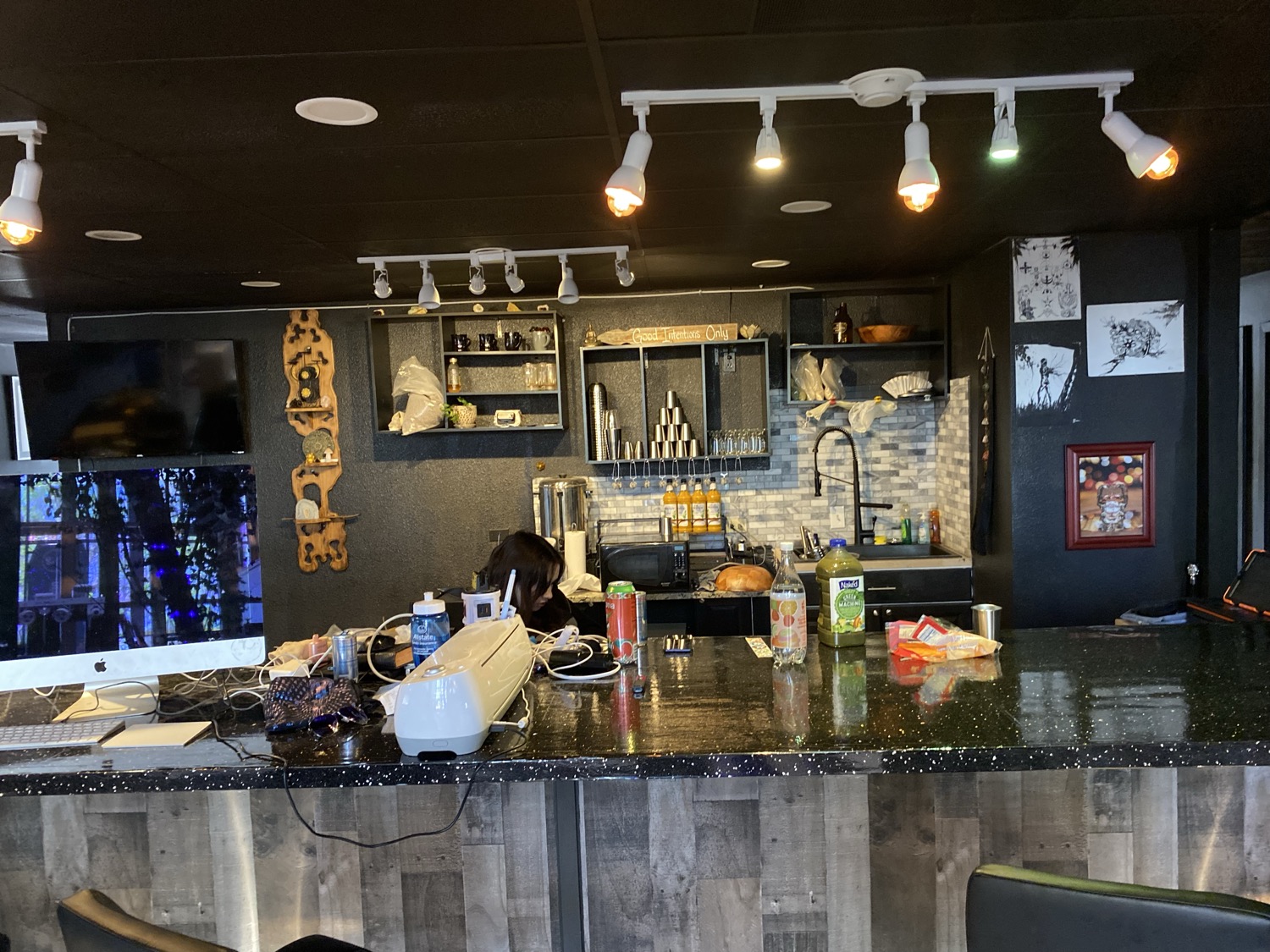 Commercial Bar Build